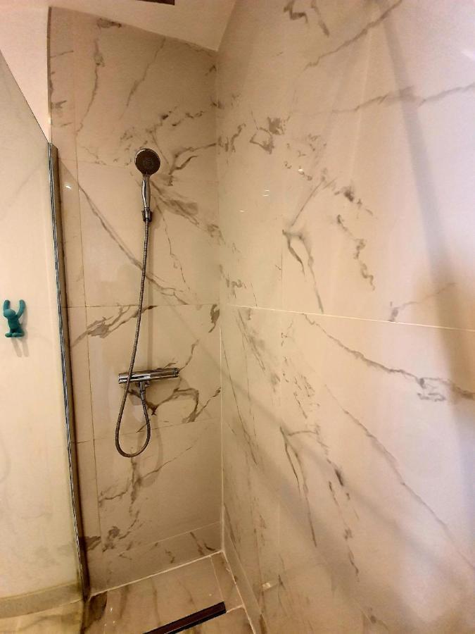 Freshly Tastefully Renovated Apartments In Heart Of Old Antibes Ngoại thất bức ảnh