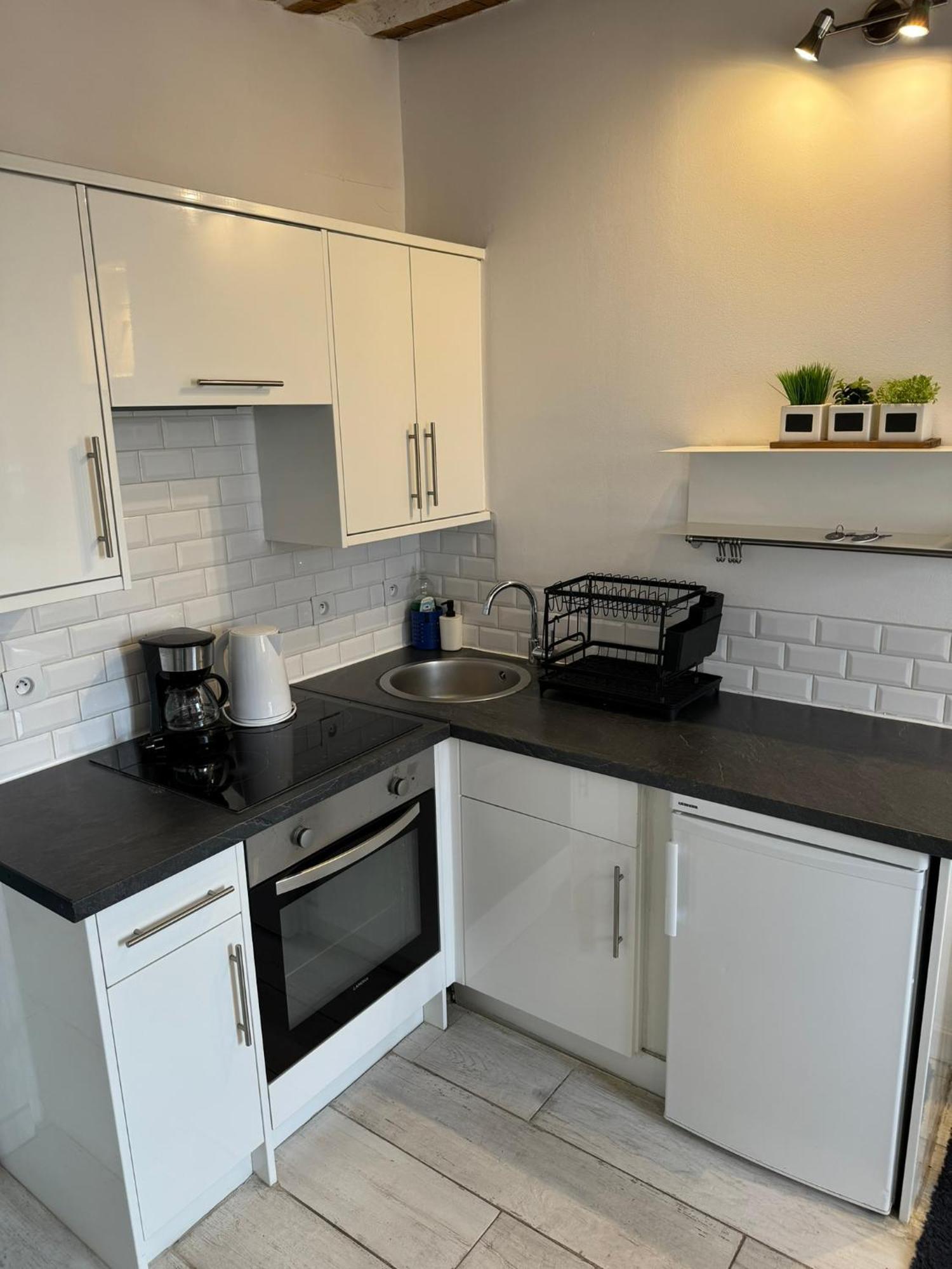 Freshly Tastefully Renovated Apartments In Heart Of Old Antibes Ngoại thất bức ảnh