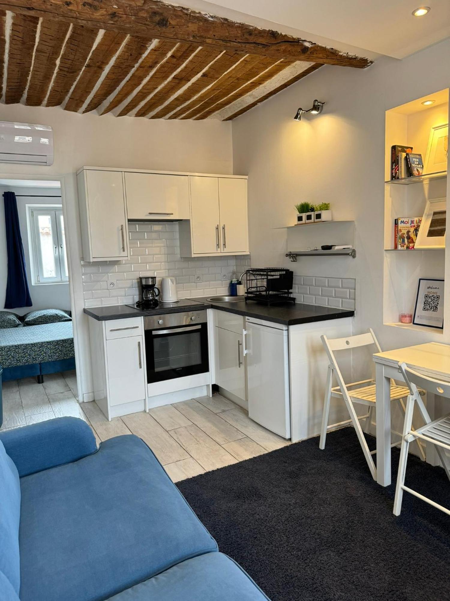 Freshly Tastefully Renovated Apartments In Heart Of Old Antibes Ngoại thất bức ảnh